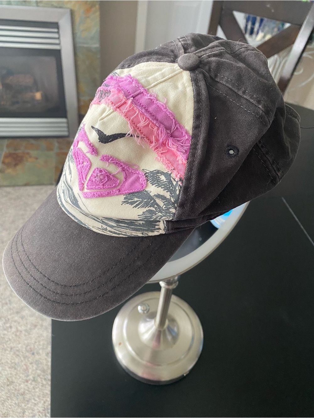 Woman’s Roxy Black and Cream Hat